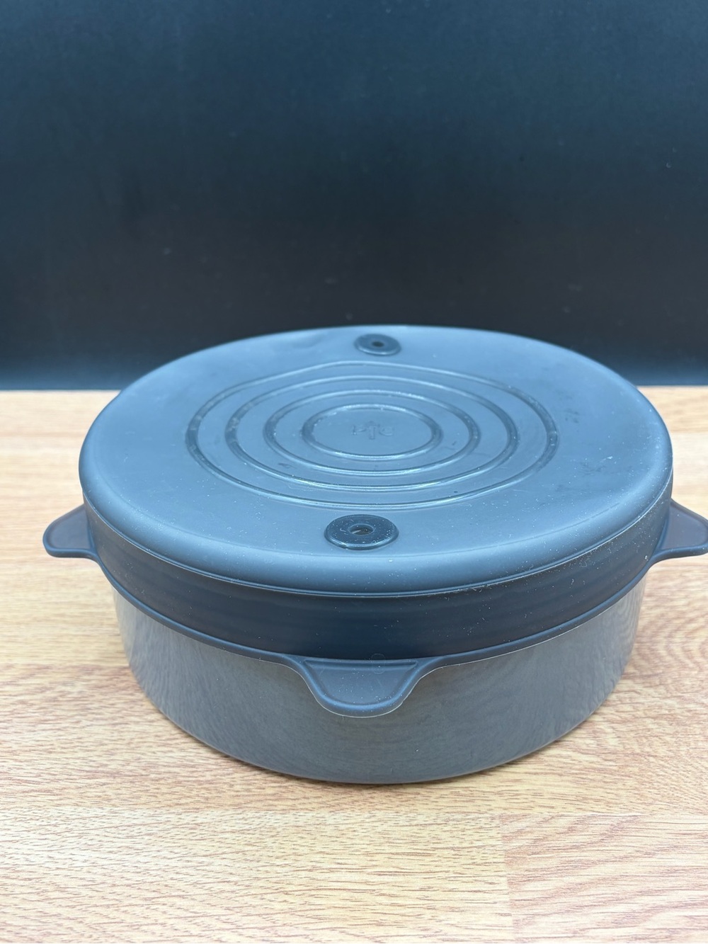 2018 Pampered Chef Quick Cooker With Stretch Silicon Vented Lid Gray Ceramic